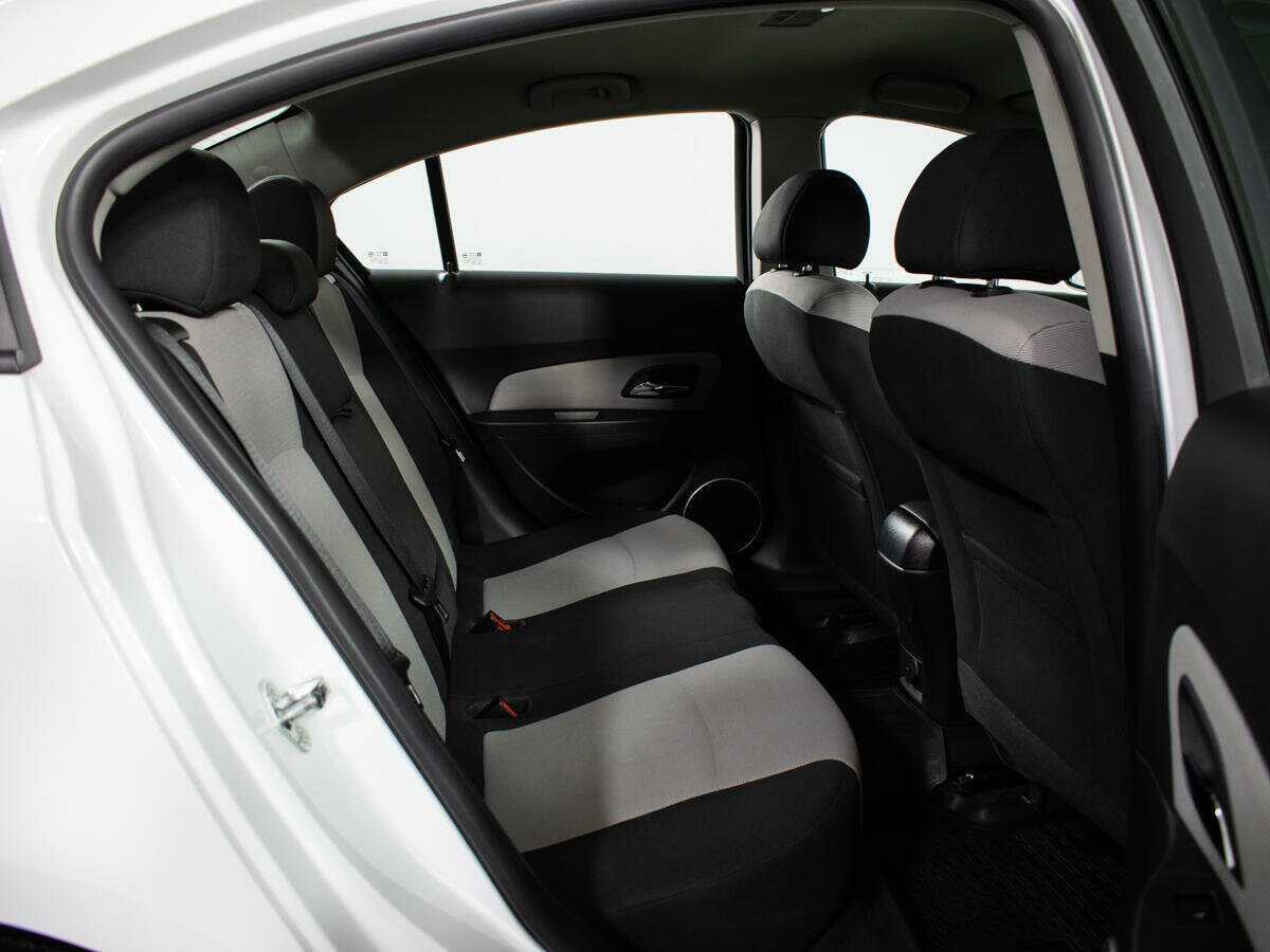 Б/У Шевроле Круз 2013 года. Фото: #9