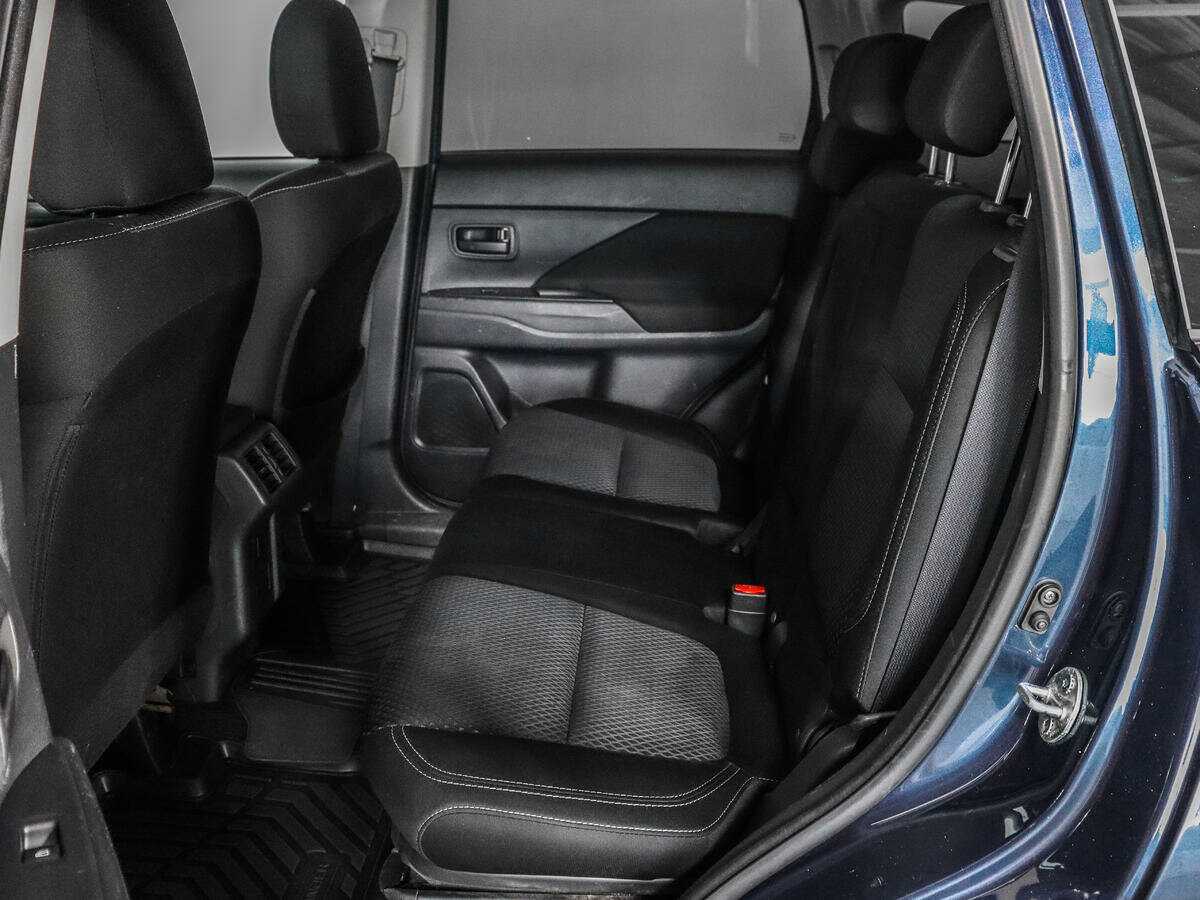 Б/У Митсубиши Оутлэндер 2018 года. Фото: #9