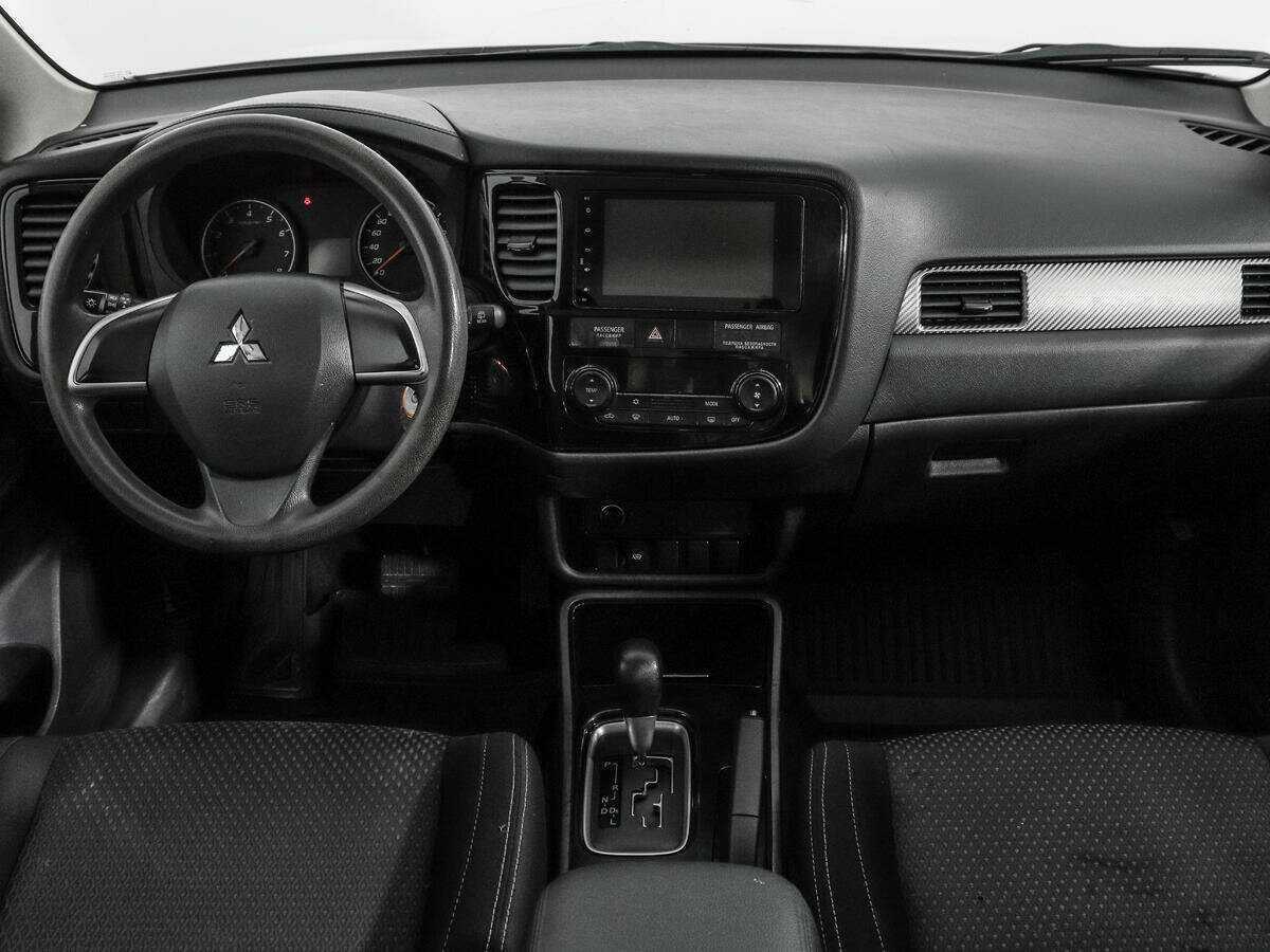 Б/У Митсубиши Оутлэндер 2018 года. Фото: #11