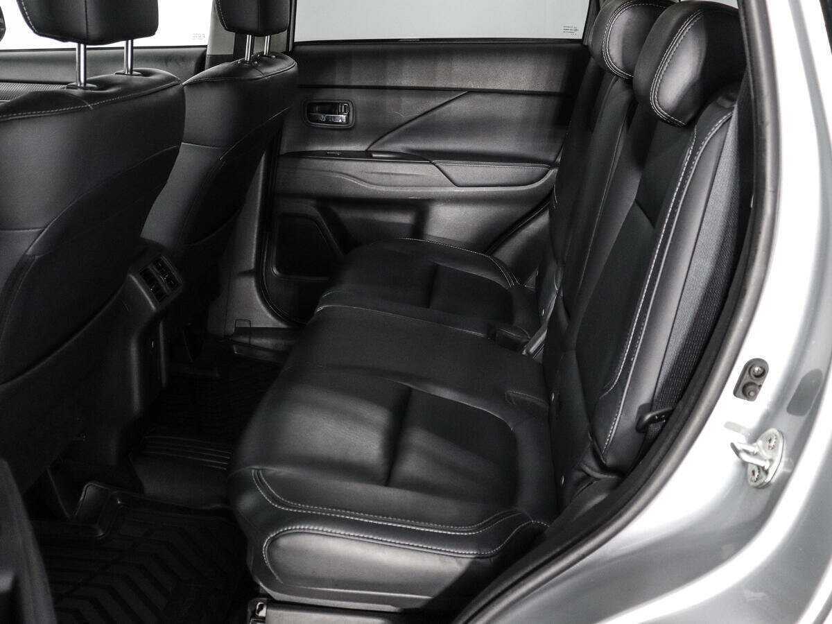 Б/У Митсубиши Оутлэндер 2019 года. Фото: #7