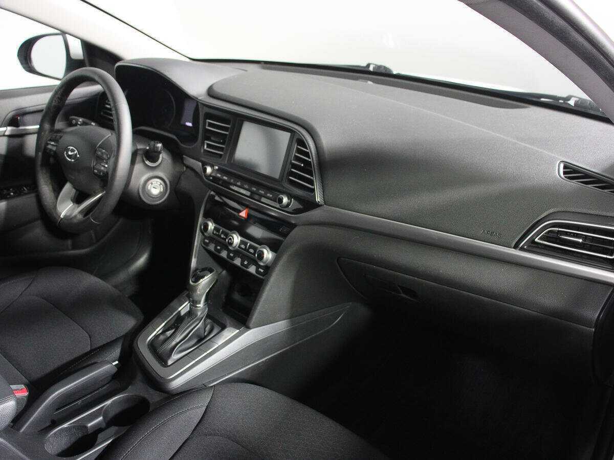 Hyundai Elantra 2020 года с пробегом. Фото: #5