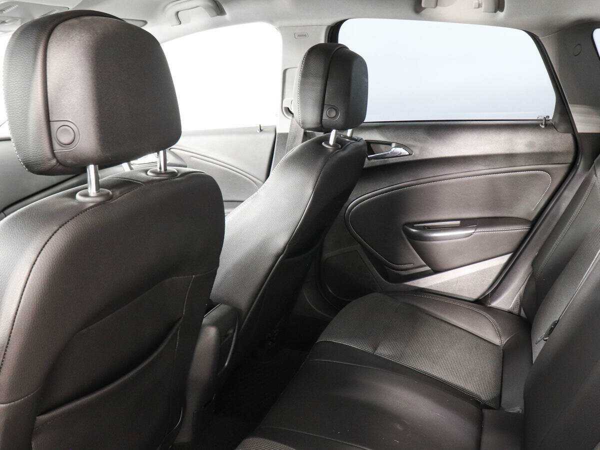 Opel Astra 2012 года с пробегом. Фото: #11