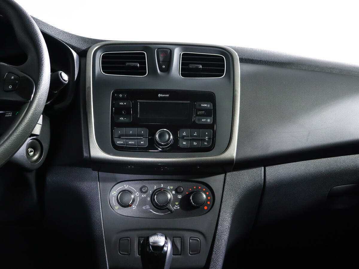 Б/У Рено Логан 2017 года. Фото: #12