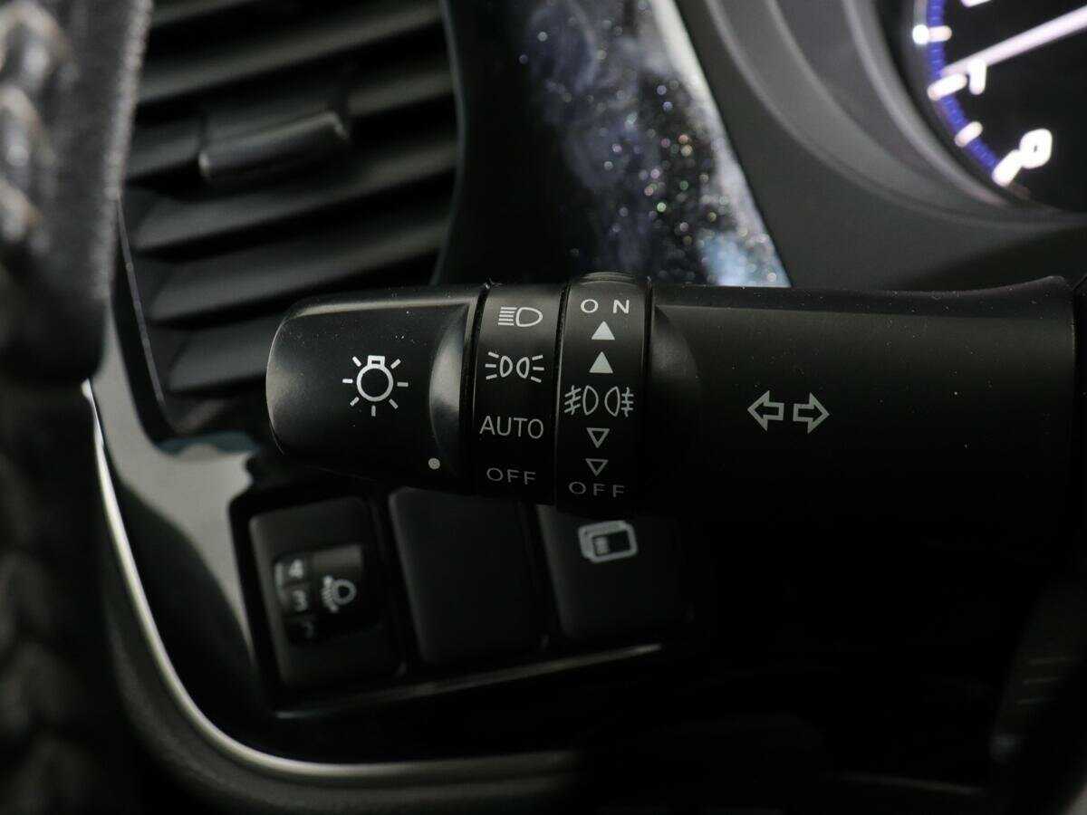 Б/У Митсубиши Оутлэндер 2019 года. Фото: #16