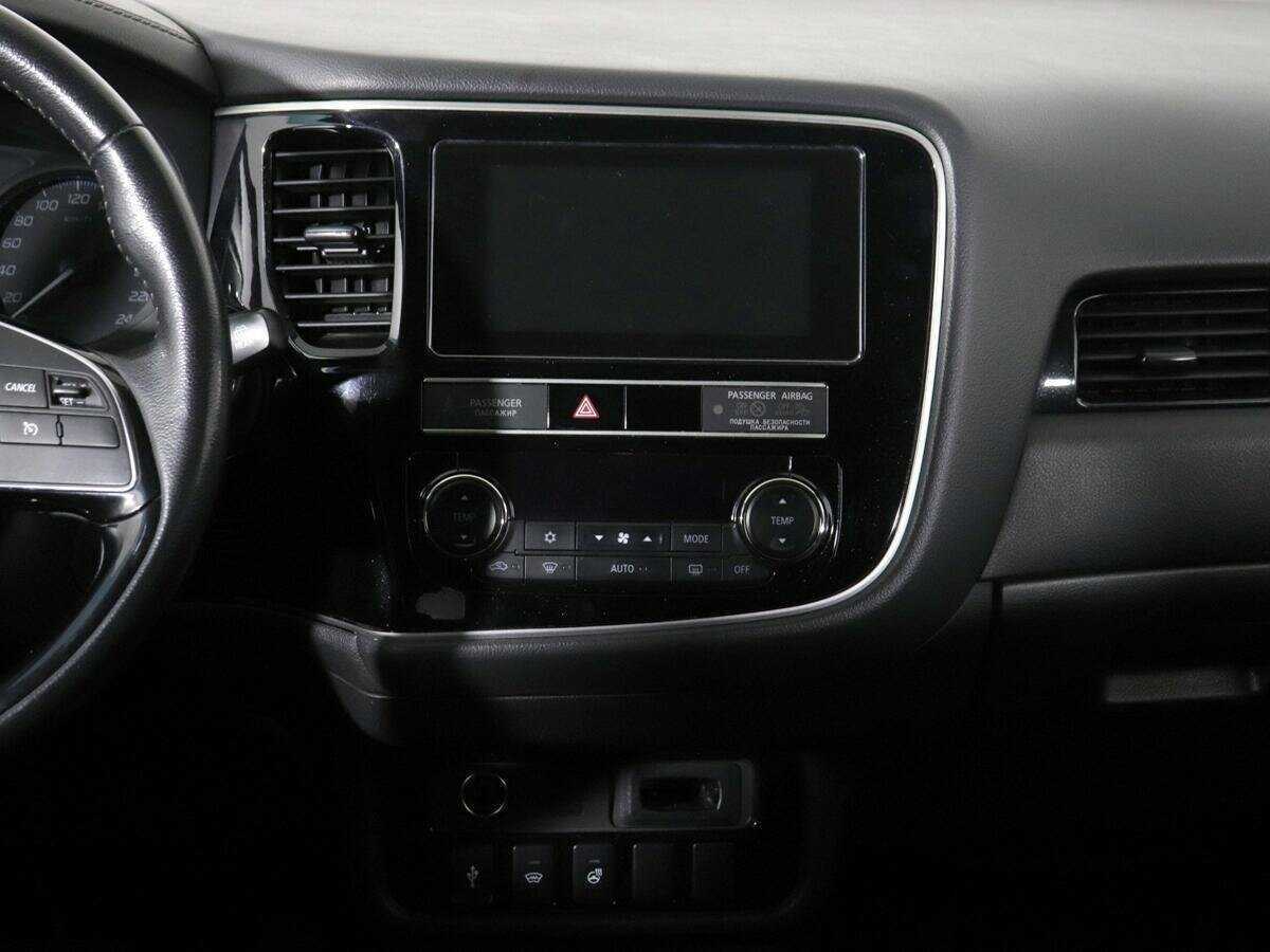 Б/У Митсубиши Оутлэндер 2019 года. Фото: #22