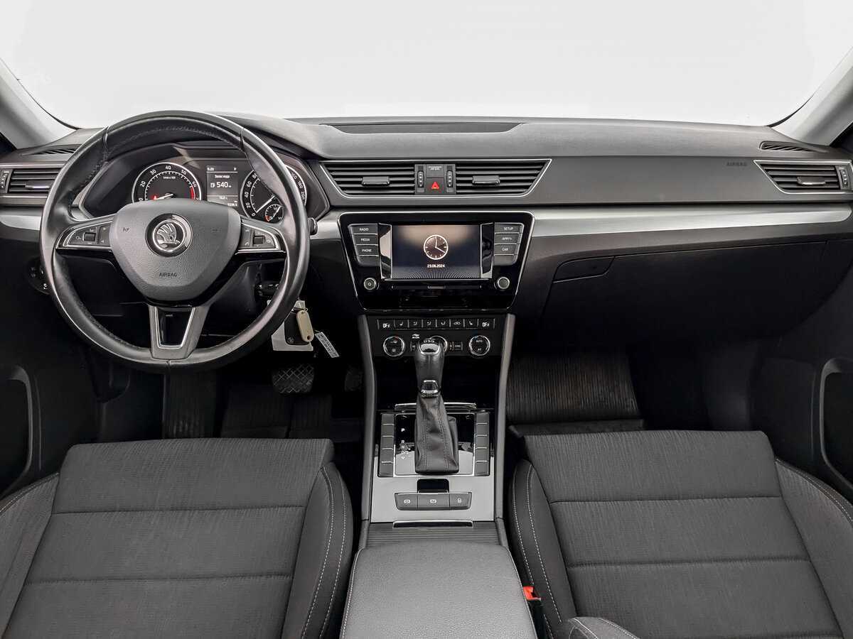 Б/У Шкода Суперб 2018 года. Фото: #11