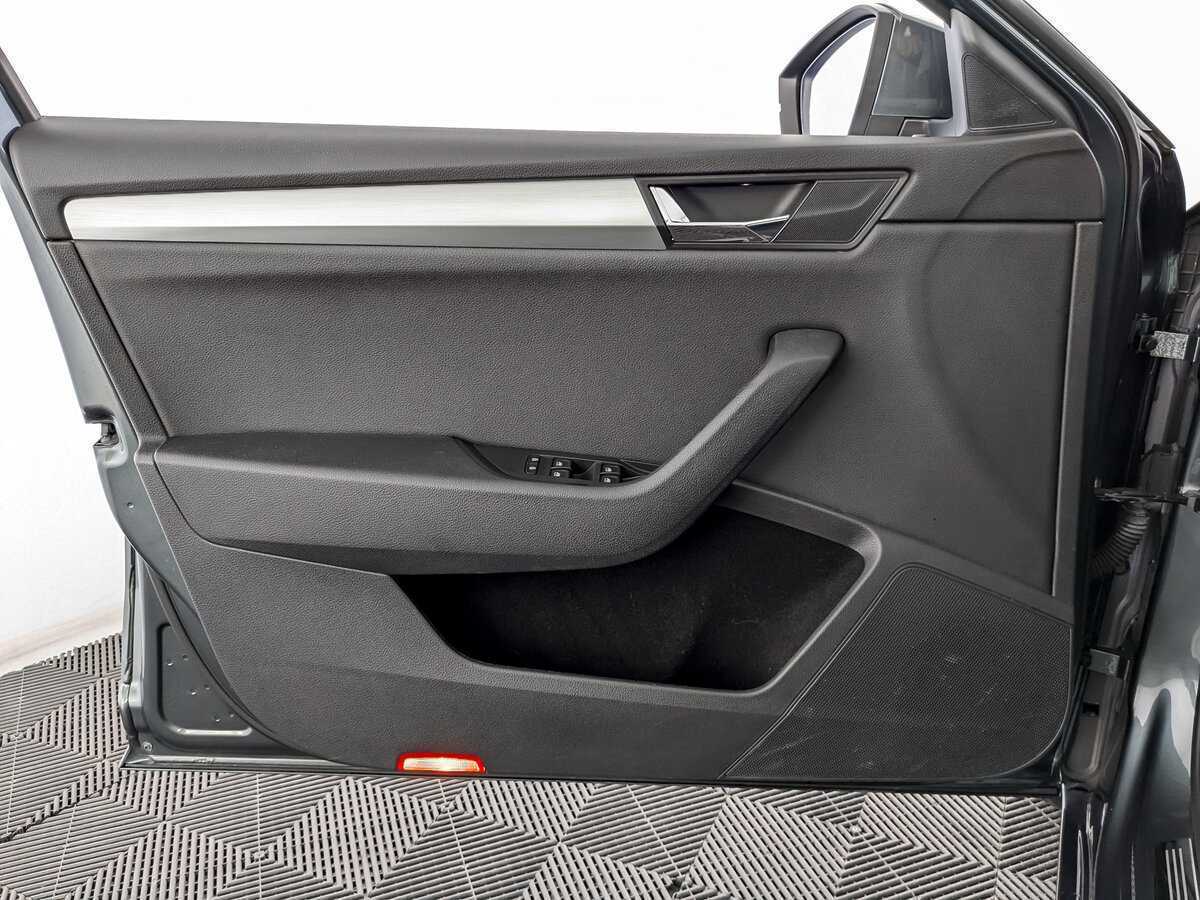 Б/У Шкода Суперб 2018 года. Фото: #14