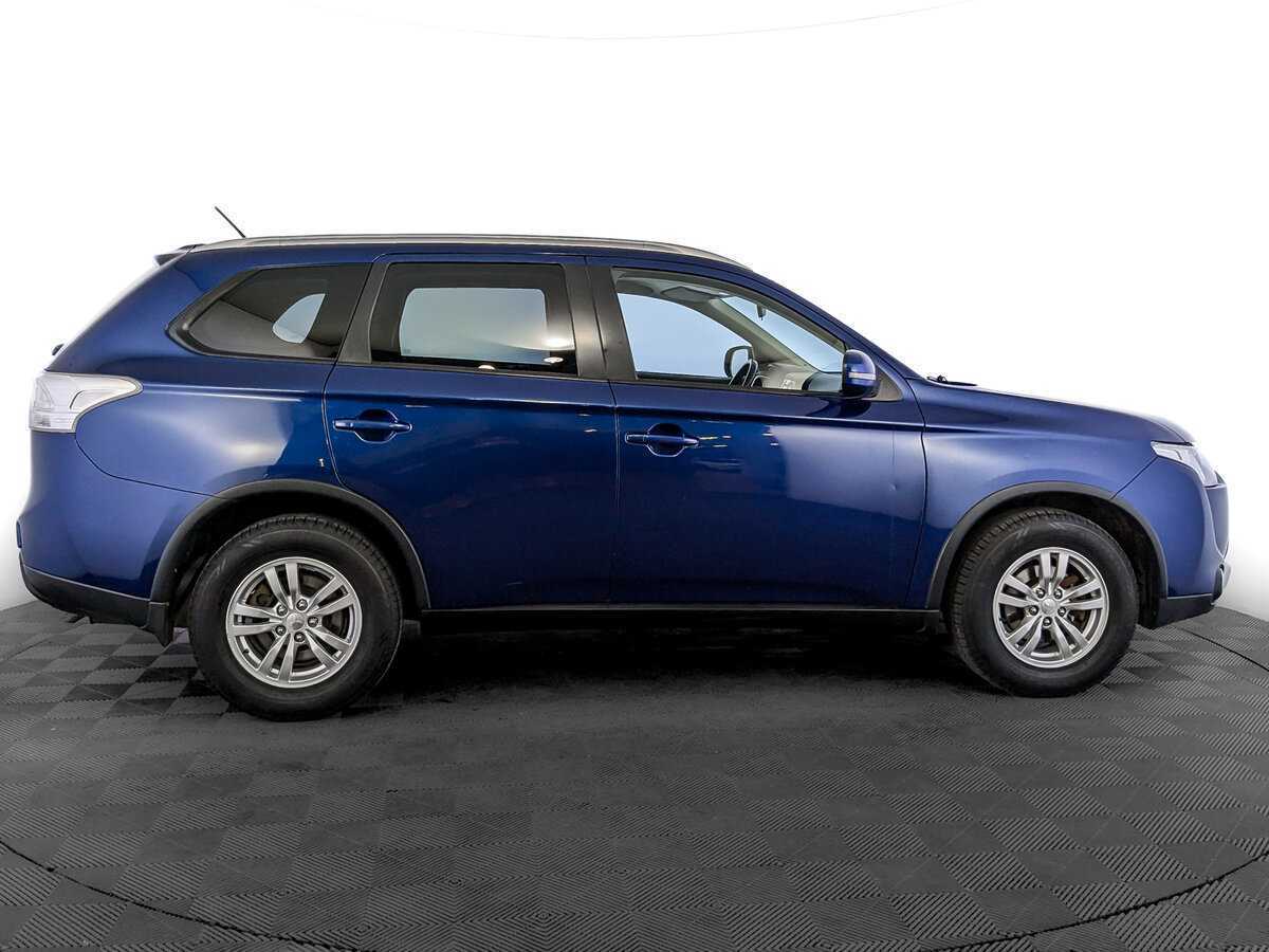 Б/У Митсубиши Оутлэндер 2014 года. Фото: #3