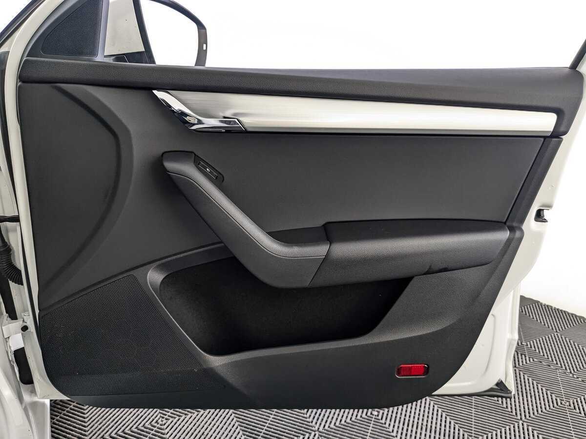 Б/У Шкода Октавия 2019 года. Фото: #18