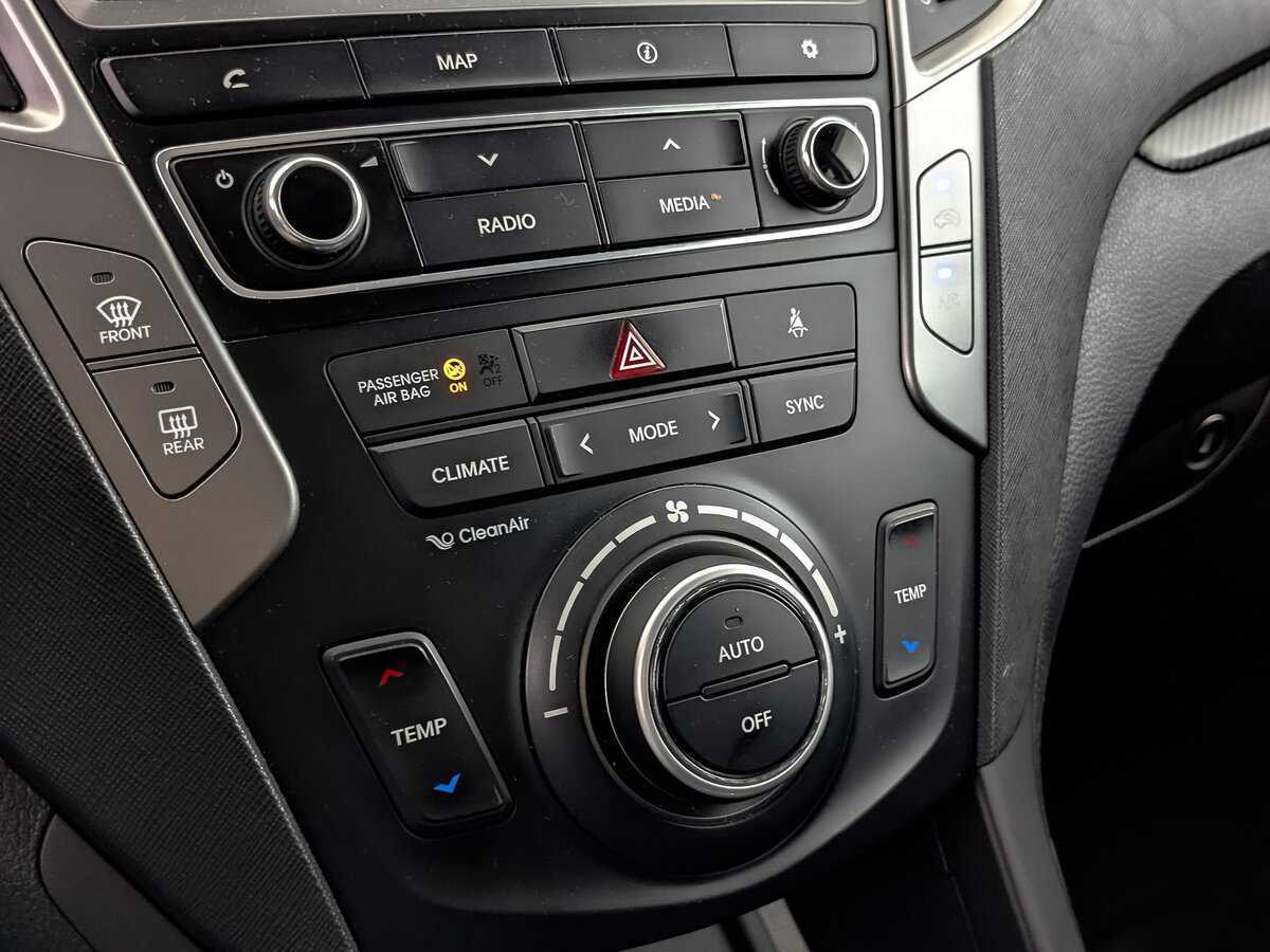 Б/У Хендай Санта Фе 2017 года. Фото: #23