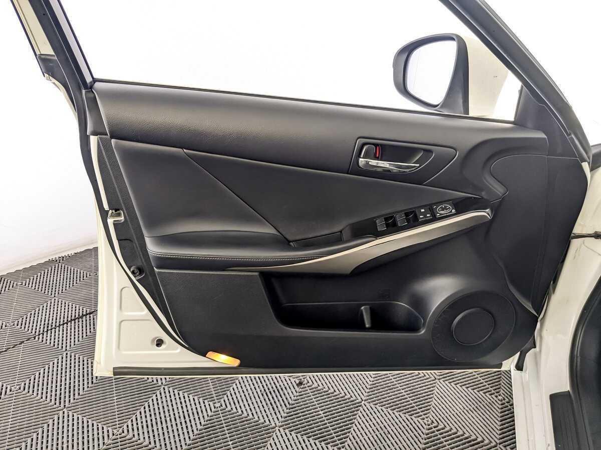 Lexus IS 2014 года с пробегом. Фото: #14