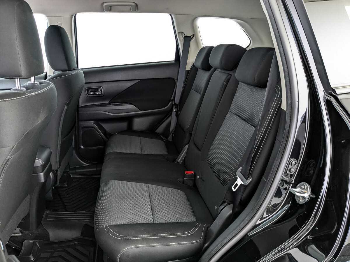 Б/У Митсубиши Оутлэндер 2019 года. Фото: #13