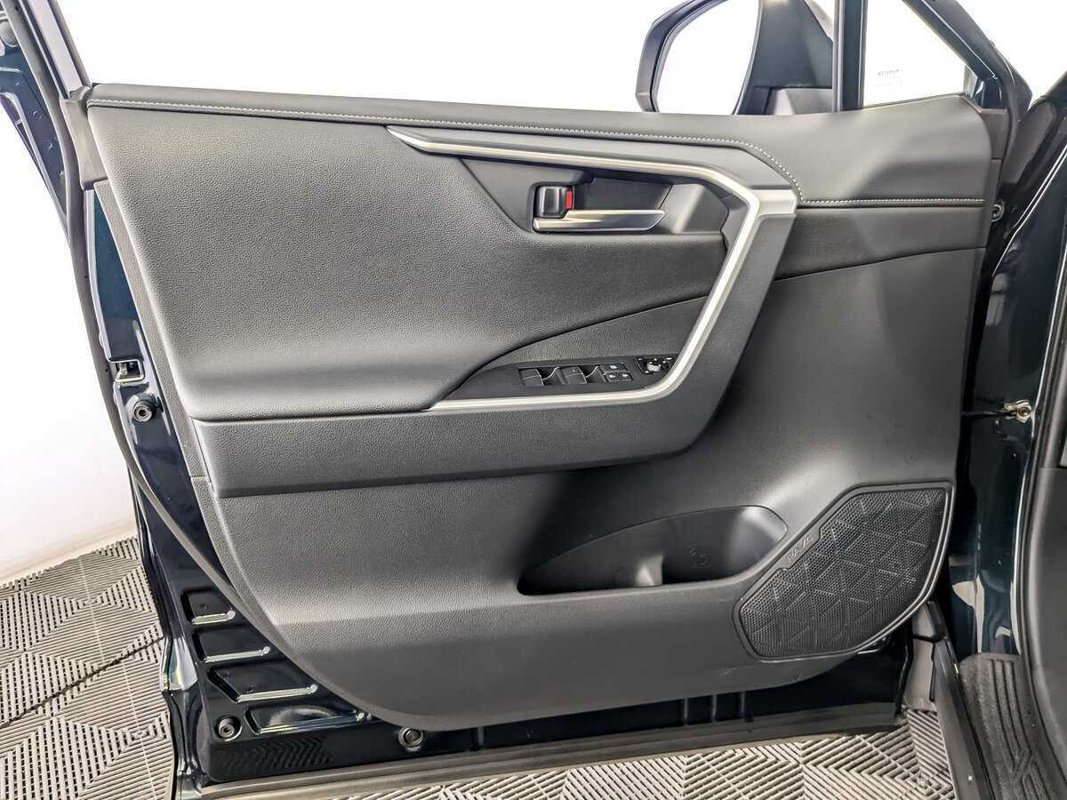 Toyota RAV4 2020 года с пробегом. Фото: #3