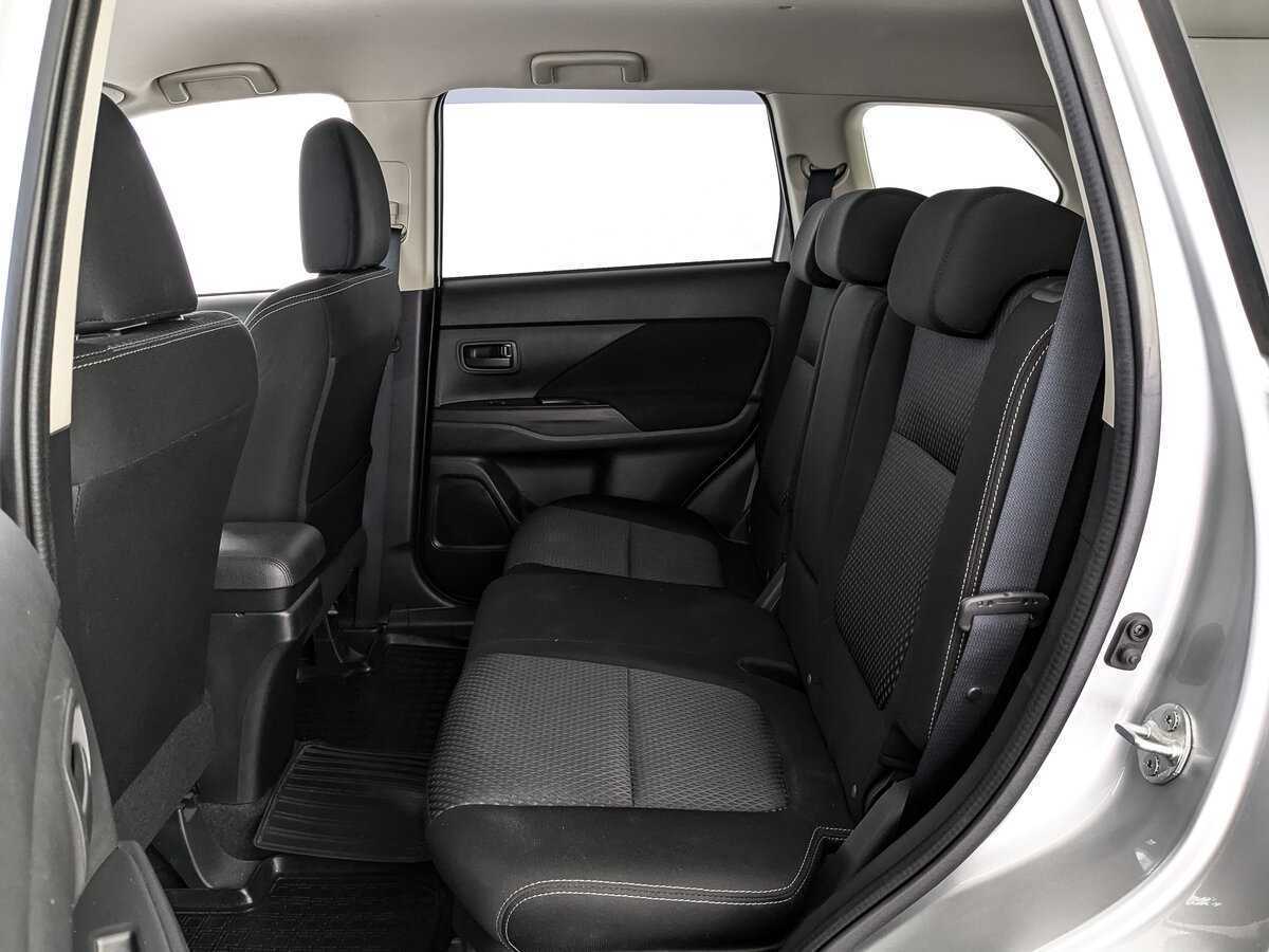 Б/У Митсубиши Оутлэндер 2015 года. Фото: #13