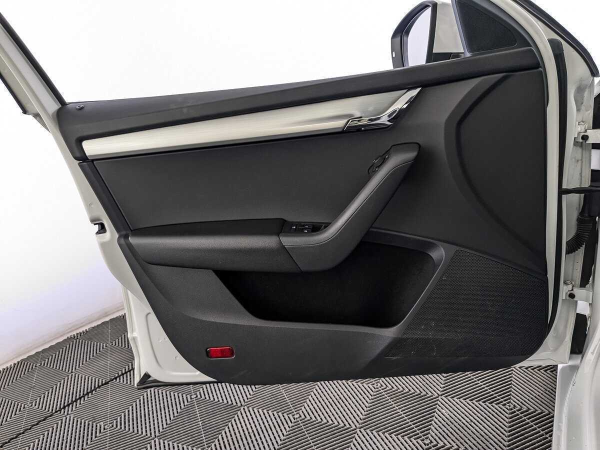 Б/У Шкода Октавия 2020 года. Фото: #14