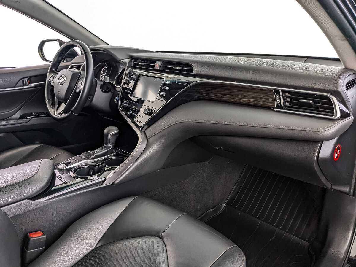 Б/У Тойота Камри 2019 года. Фото: #8