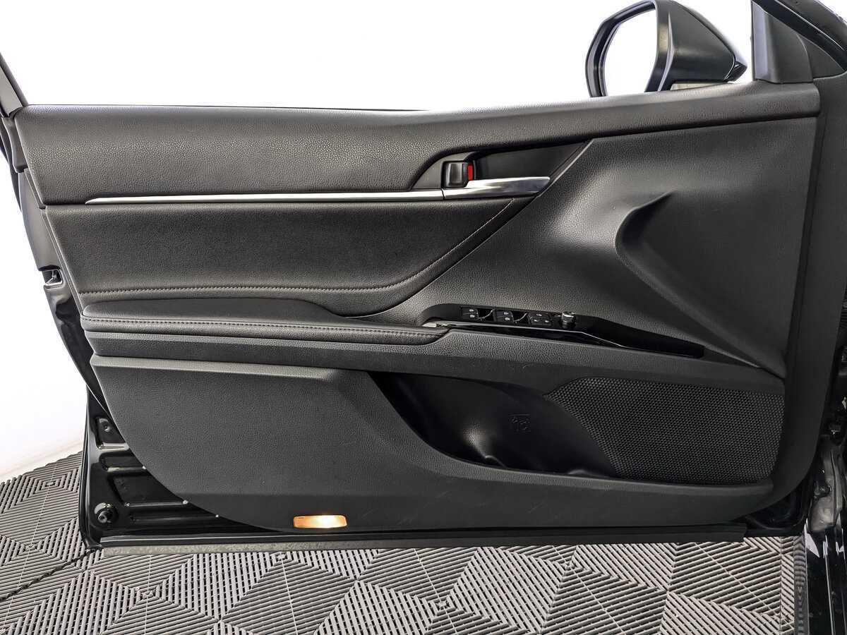 Б/У Тойота Камри 2019 года. Фото: #14