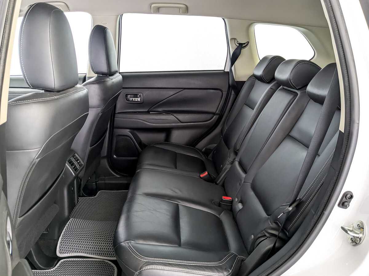 Б/У Митсубиши Оутлэндер 2019 года. Фото: #9