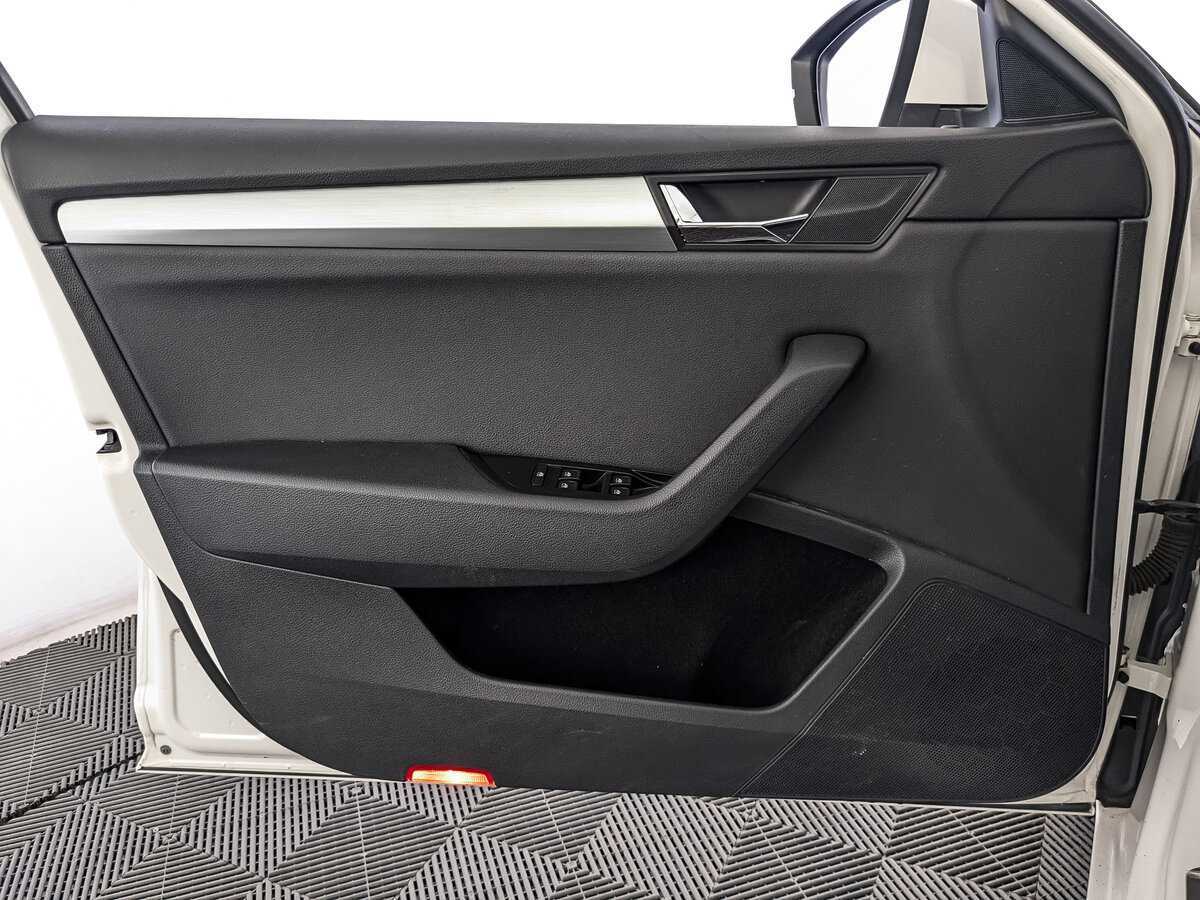 Б/У Шкода Суперб 2017 года. Фото: #13