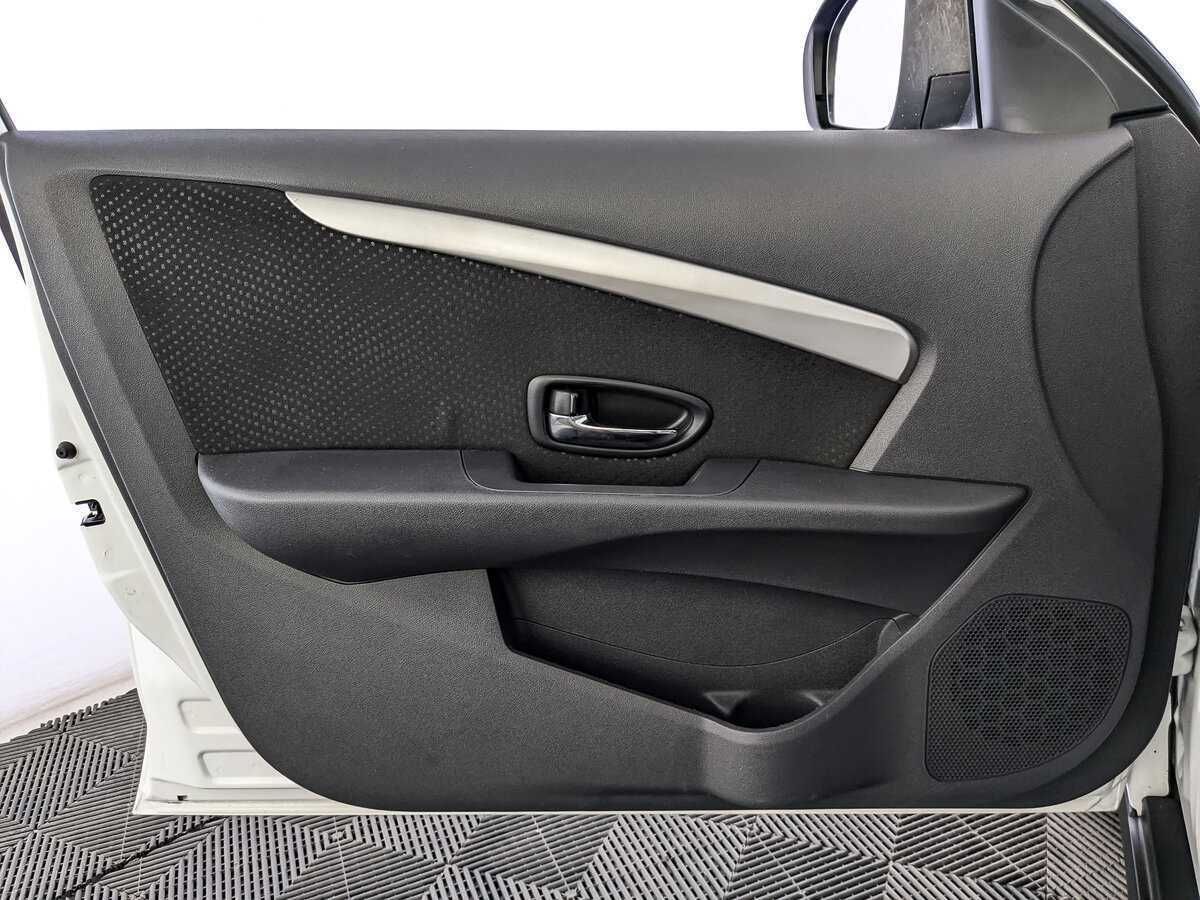 Б/У Ниссан Альмера 2015 года. Фото: #14