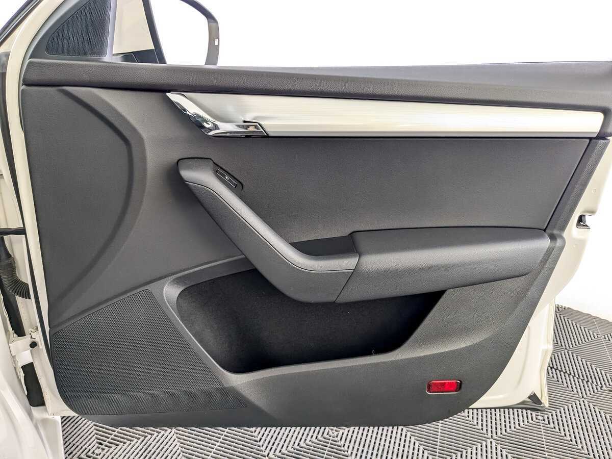 Б/У Шкода Октавия 2017 года. Фото: #19