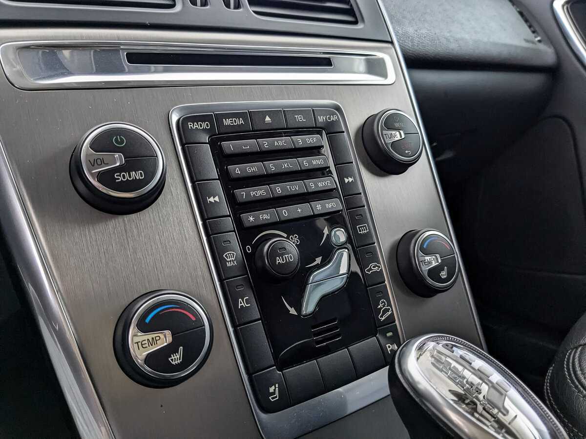 Б/У Вольво ИксЦ60 2012 года. Фото: #16