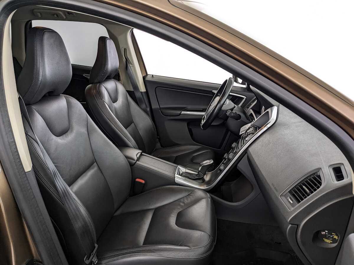 Б/У Вольво ИксЦ60 2012 года. Фото: #19