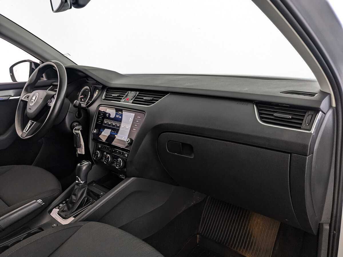 Б/У Шкода Октавия 2018 года. Фото: #8