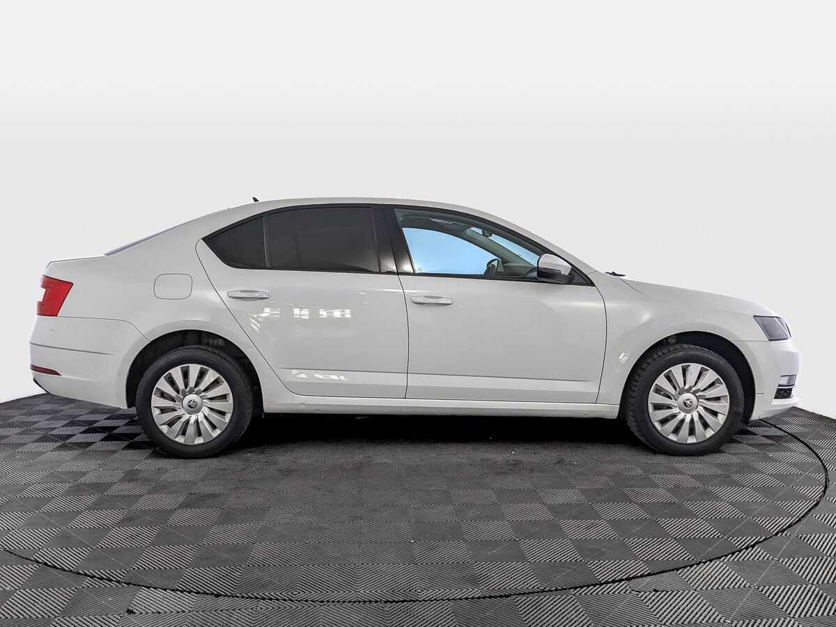 Б/У Шкода Октавия 2017 года. Фото: #3