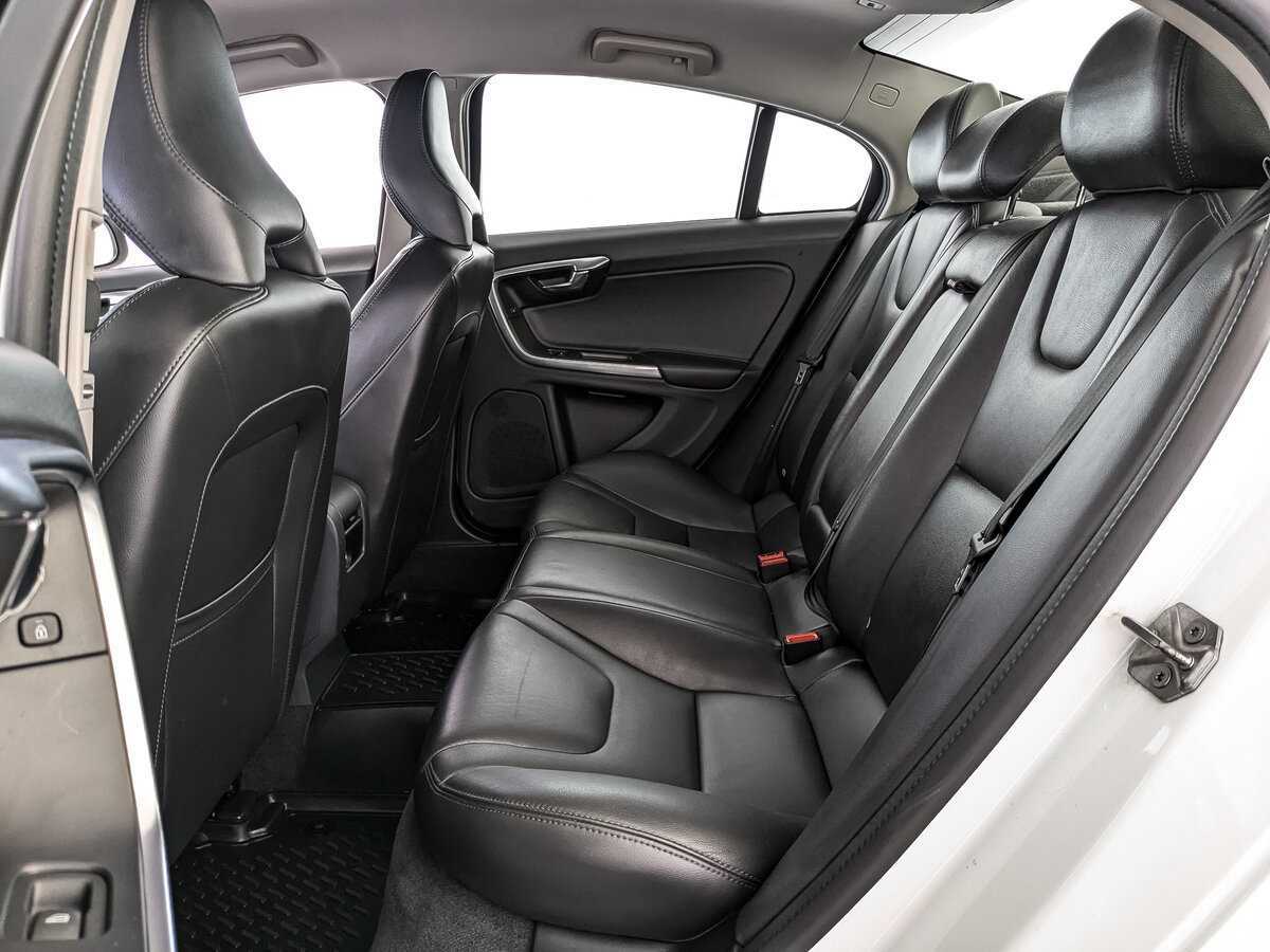 Б/У Вольво С60 2016 года. Фото: #13