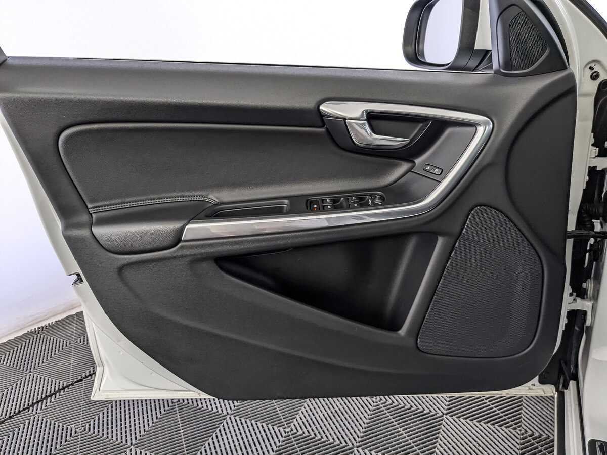 Б/У Вольво С60 2016 года. Фото: #14