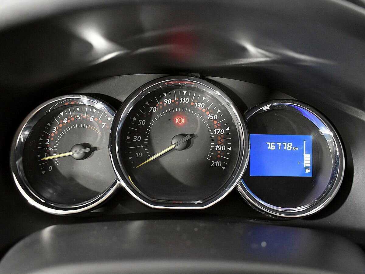 Б/У Рено Сандеро 2016 года. Фото: #11