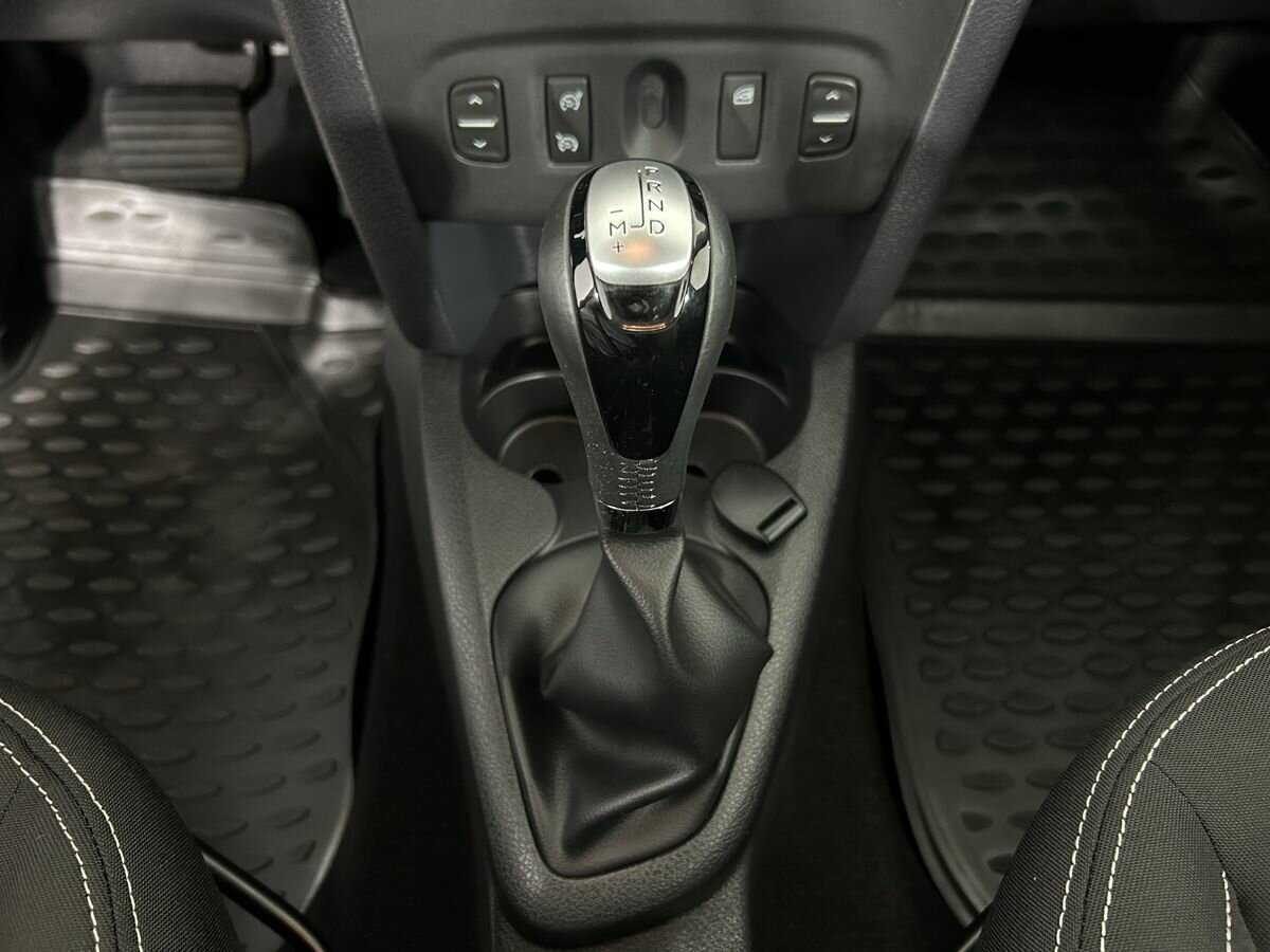 Б/У Рено Логан 2016 года. Фото: #12