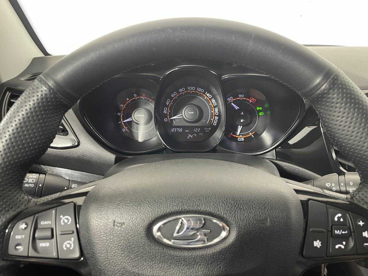 Lada (ВАЗ) Vesta 2018 года с пробегом. Фото: #10