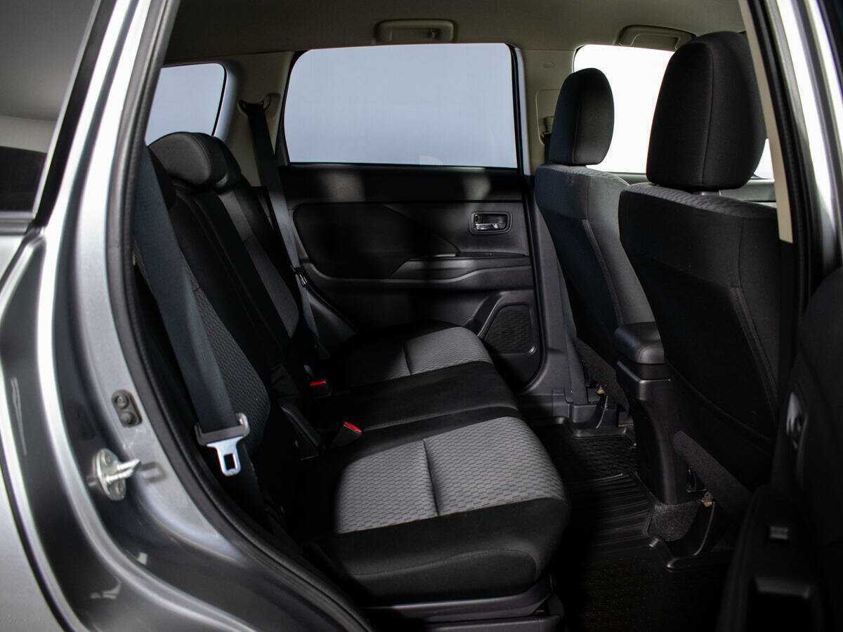 Б/У Митсубиши Оутлэндер 2012 года. Фото: #6