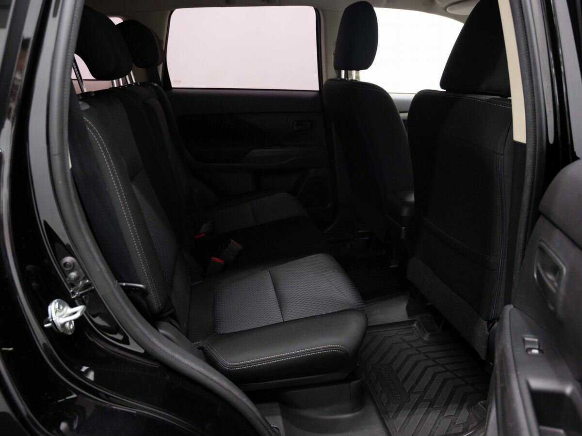 Б/У Митсубиши Оутлэндер 2018 года. Фото: #9