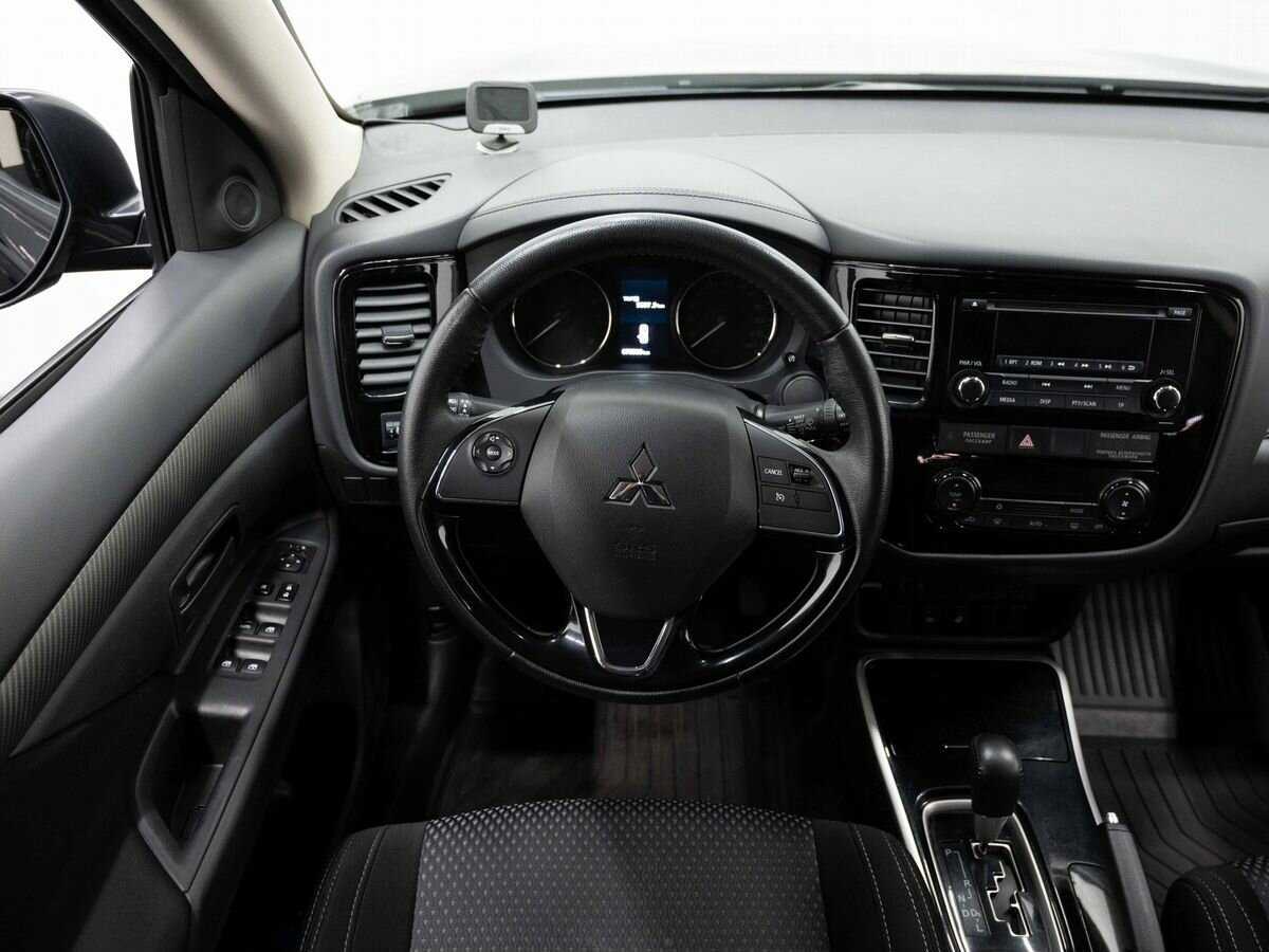 Б/У Митсубиши Оутлэндер 2018 года. Фото: #13