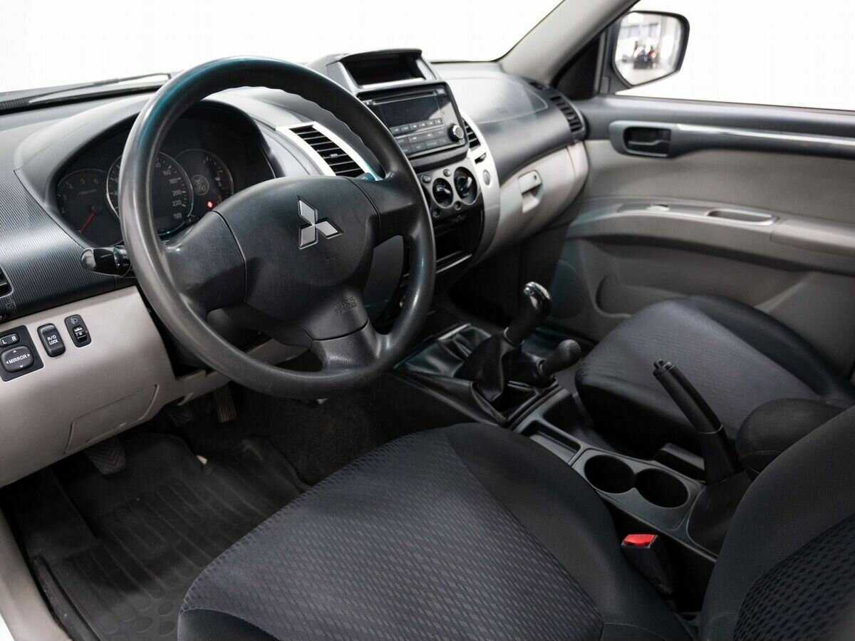 Б/У Митсубиши Паджеро Спорт 2014 года. Фото: #6