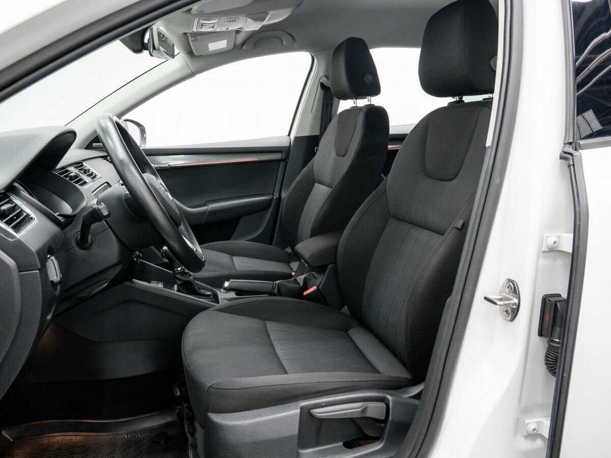 Б/У Шкода Октавия 2018 года. Фото: #11