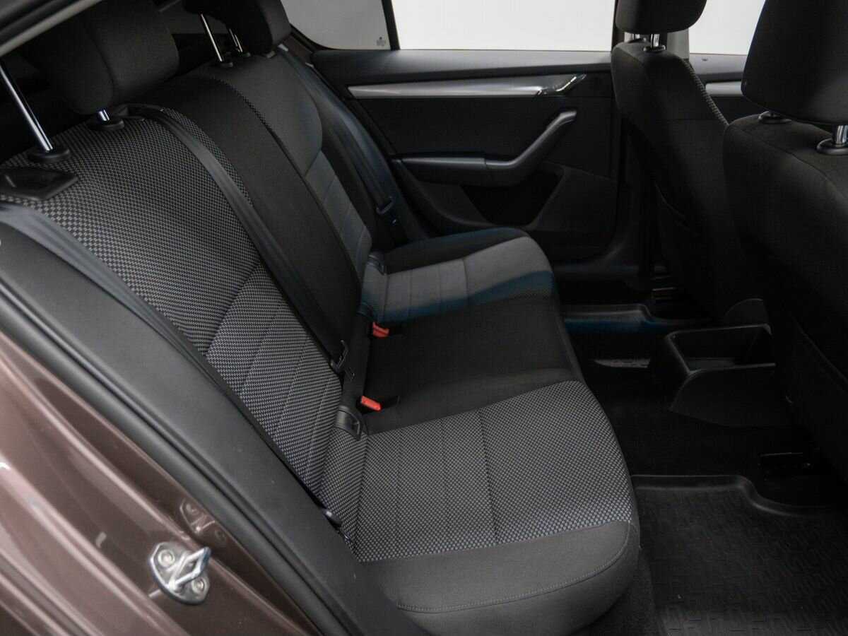 Б/У Шкода Октавия 2013 года. Фото: #8