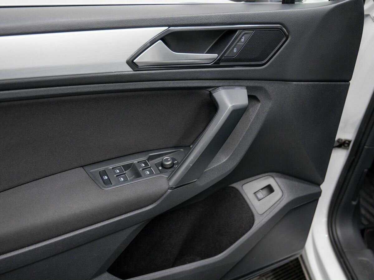 Б/У Фольксваген Тигуан 2018 года. Фото: #17