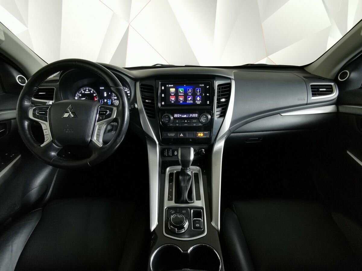 Mitsubishi Pajero Sport 2017 года с пробегом. Фото: #9