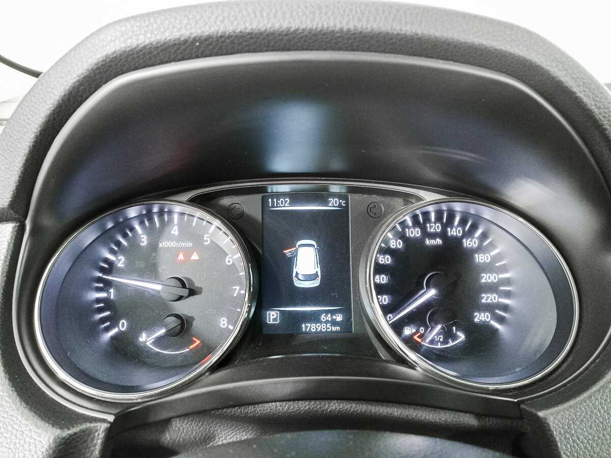 Б/У Ниссан Икс-Трейл 2016 года. Фото: #12