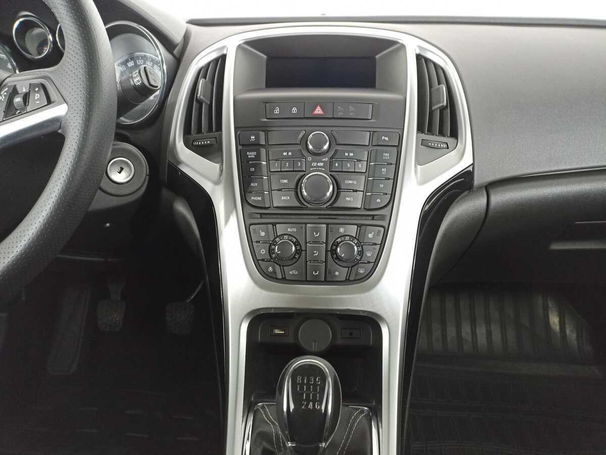 Opel Astra 2013 года с пробегом. Фото: #12