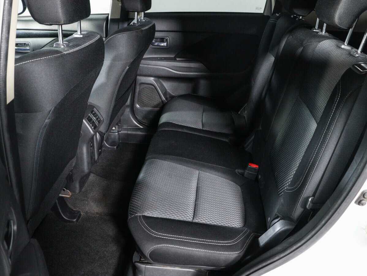 Б/У Митсубиши Оутлэндер 2018 года. Фото: #9