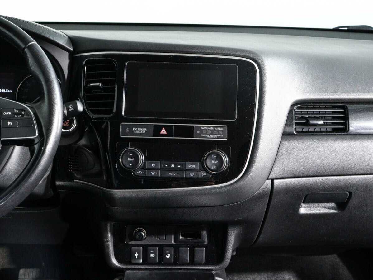 Б/У Митсубиши Оутлэндер 2018 года. Фото: #12