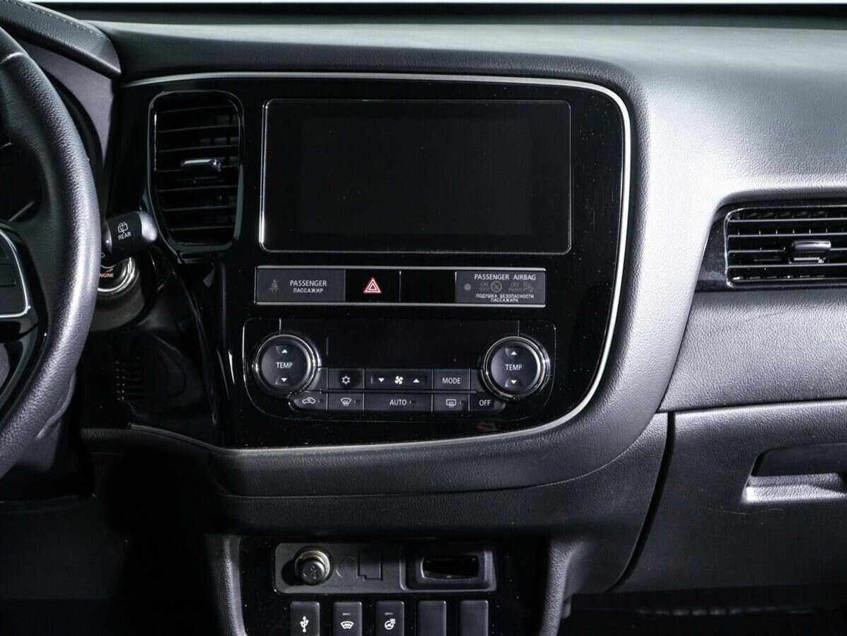 Б/У Митсубиши Оутлэндер 2019 года. Фото: #12