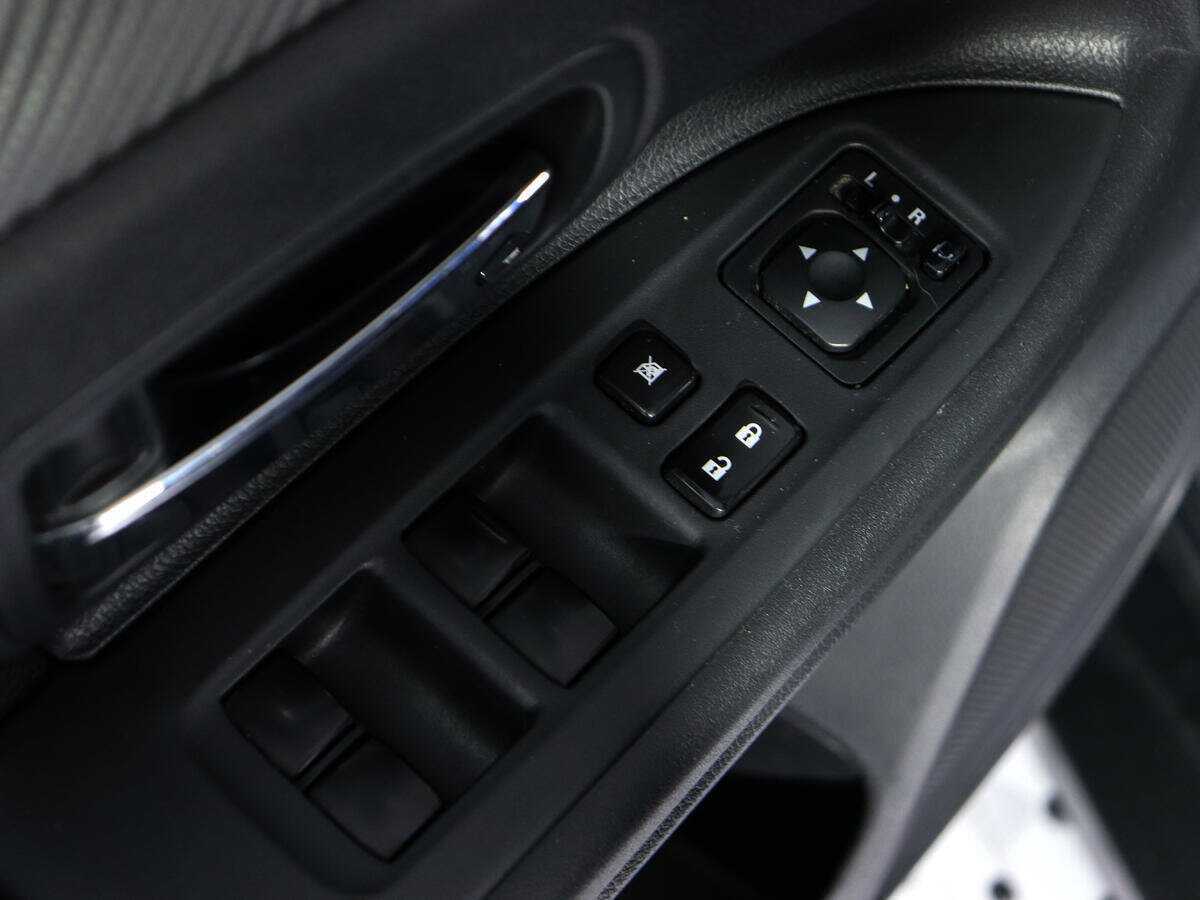 Б/У Митсубиши Оутлэндер 2013 года. Фото: #15