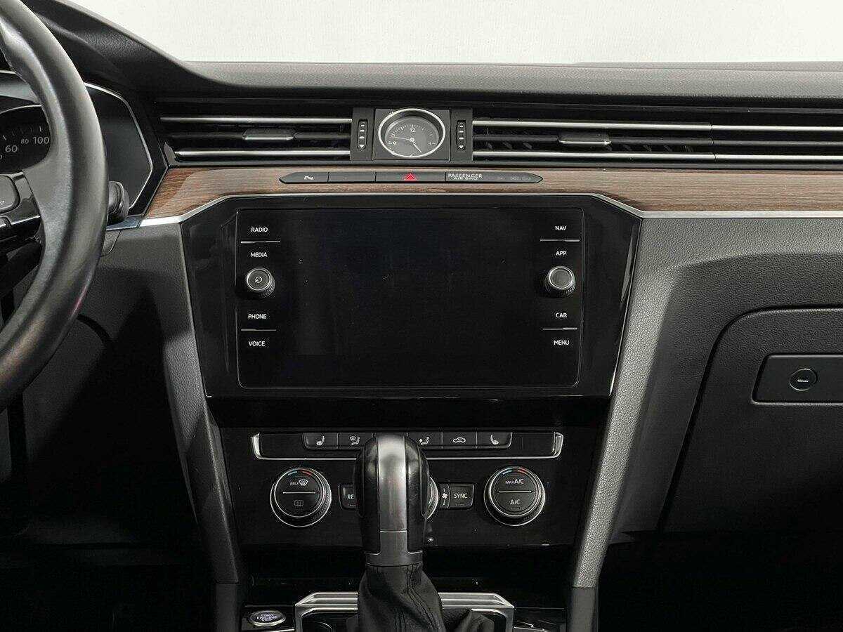 Б/У Фольксваген Пассат 2018 года. Фото: #9