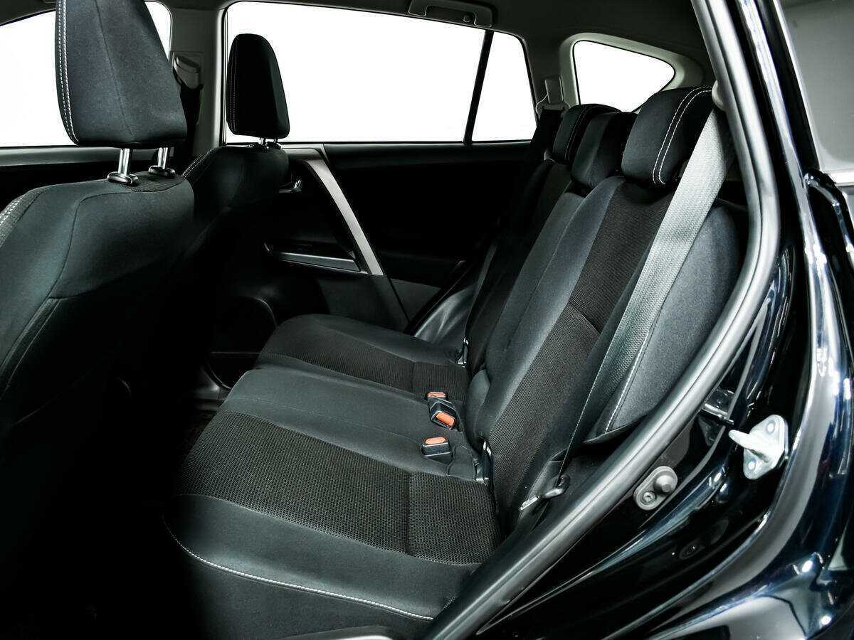 Toyota RAV4 2018 года с пробегом. Фото: #11